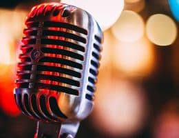 一樣併購、兩樣情：錢櫃與好樂迪