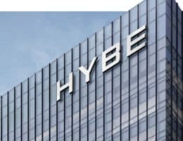 HYBE 如何打敗 SM、YG 成韓國市值最大娛樂經紀公司！BTS、New Jeans 都出自它