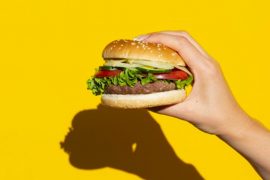 「人造肉」終於在台上市!是泡沫、還是改變市場的新星?