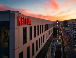 【財報解讀】疫情紅利後迎用戶流失潮!Netflix 用兩大手段救股價