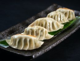 【八方雲集】美國店人均消費 800 元!八方的「水餃變黃金」策略再追蹤