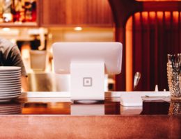 【關鍵報告】振樺電專攻 POS、自助機台!看懂缺工浪潮下的「服務無人化」商機(10/07 更新)